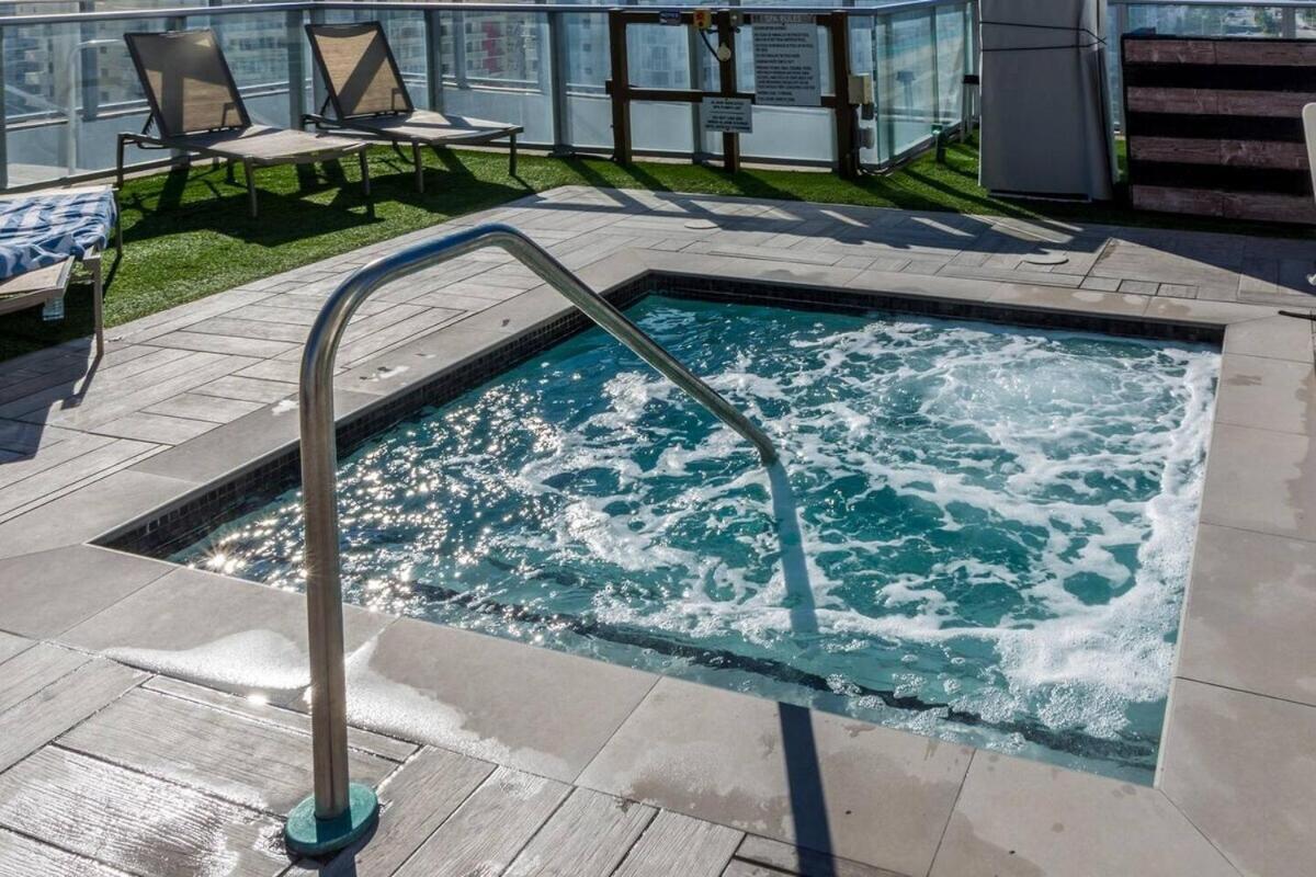 Spectacular Sunset Views Over The Ocean At Hollywood Exterior photo